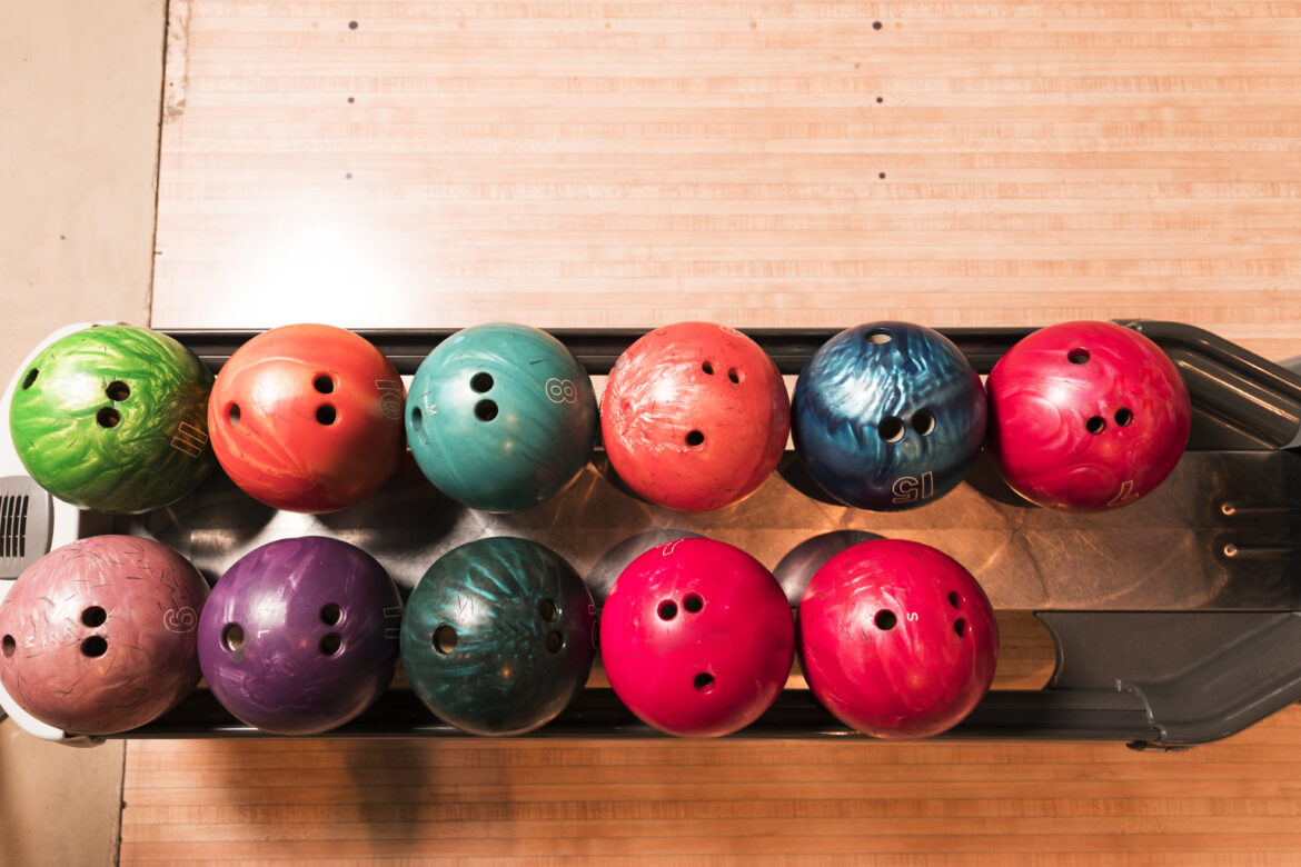 top-view-colourful-bowling-balls top-view-colourful-bowling-balls